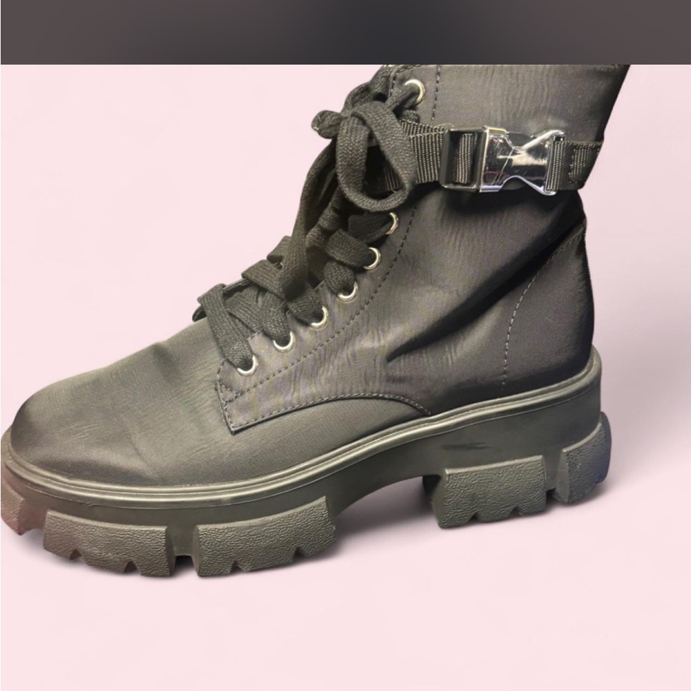 Black Steve Madden Platfom Combat boots - Picture 9 of 10